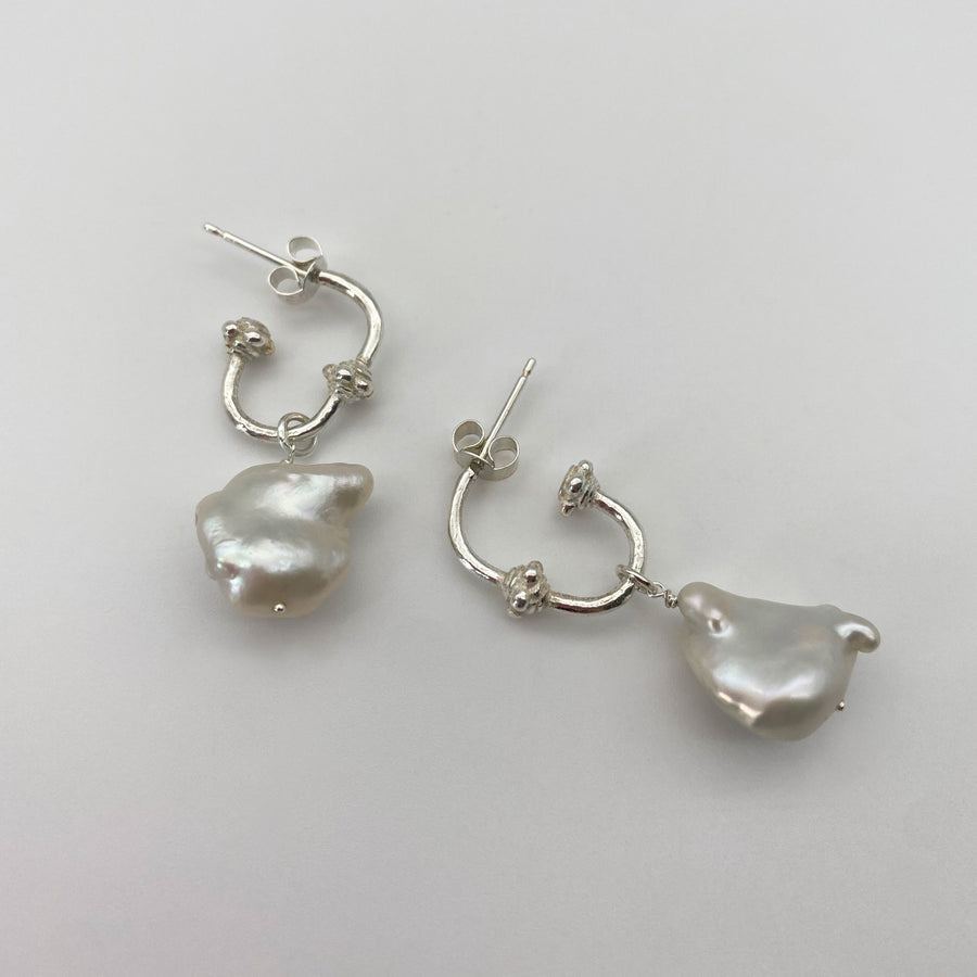 Link earrings Pearl